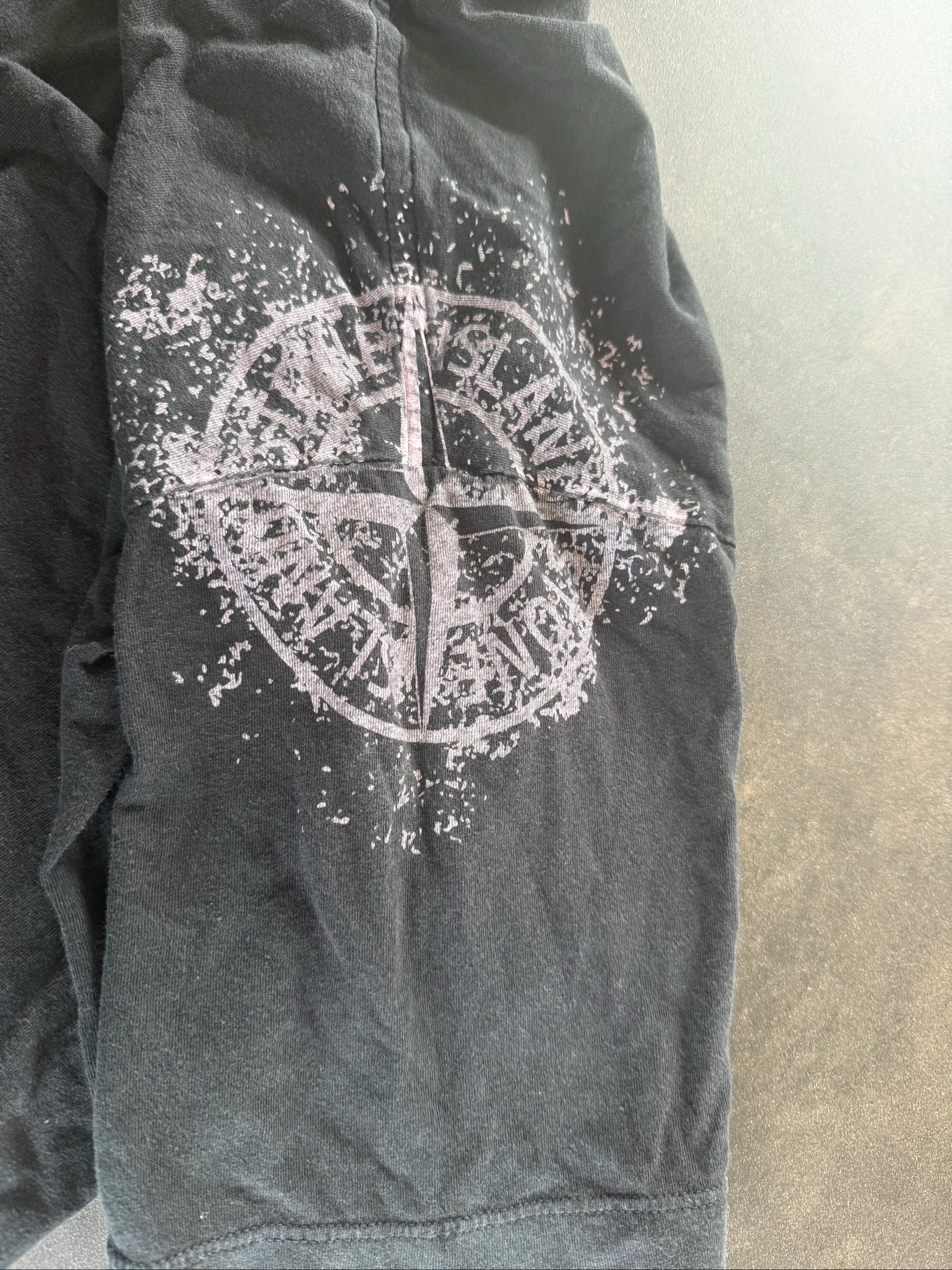 T-shirt stones island